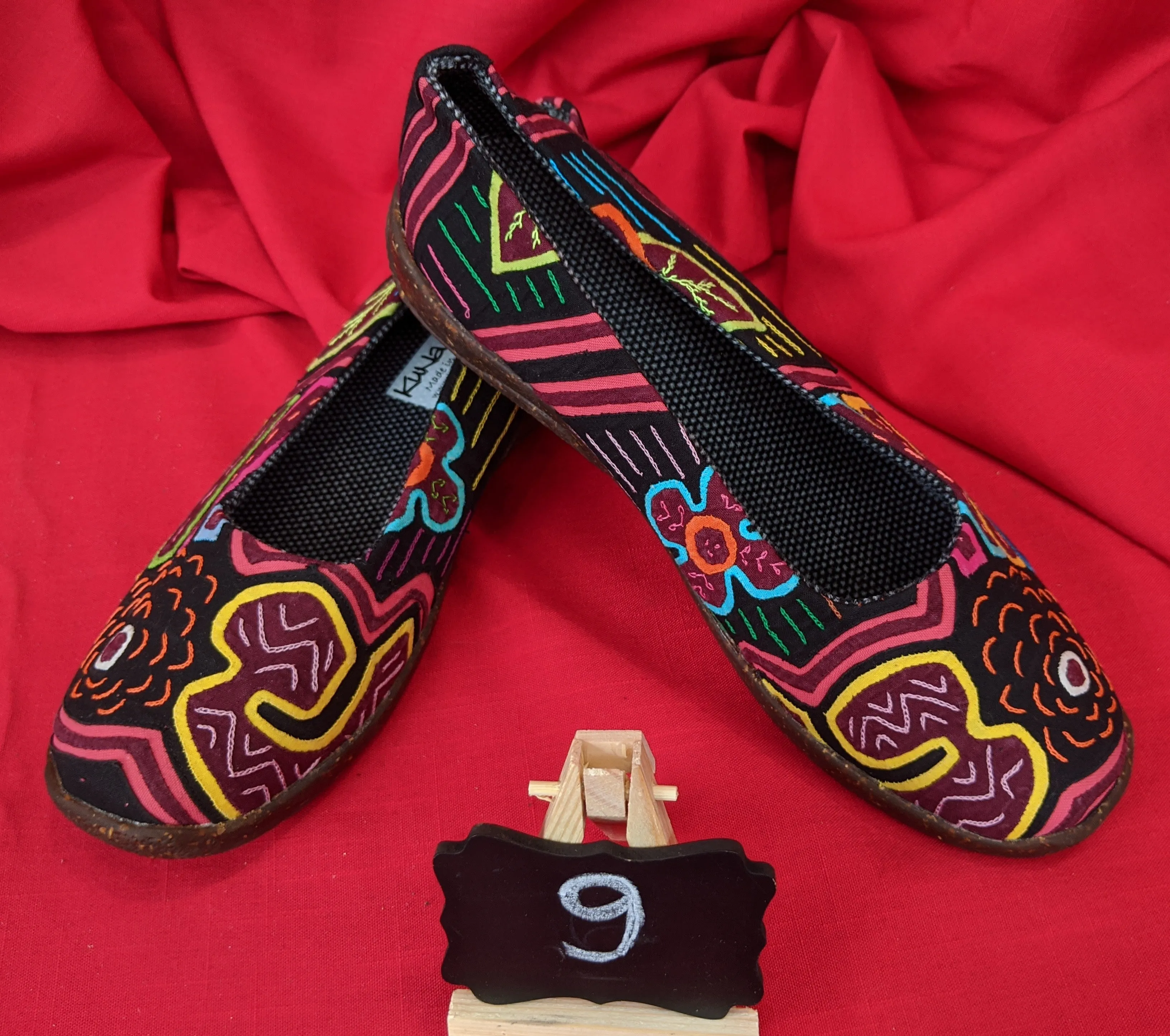 Ballerina Slipper Mola Shoes - Size 9 - Ellette