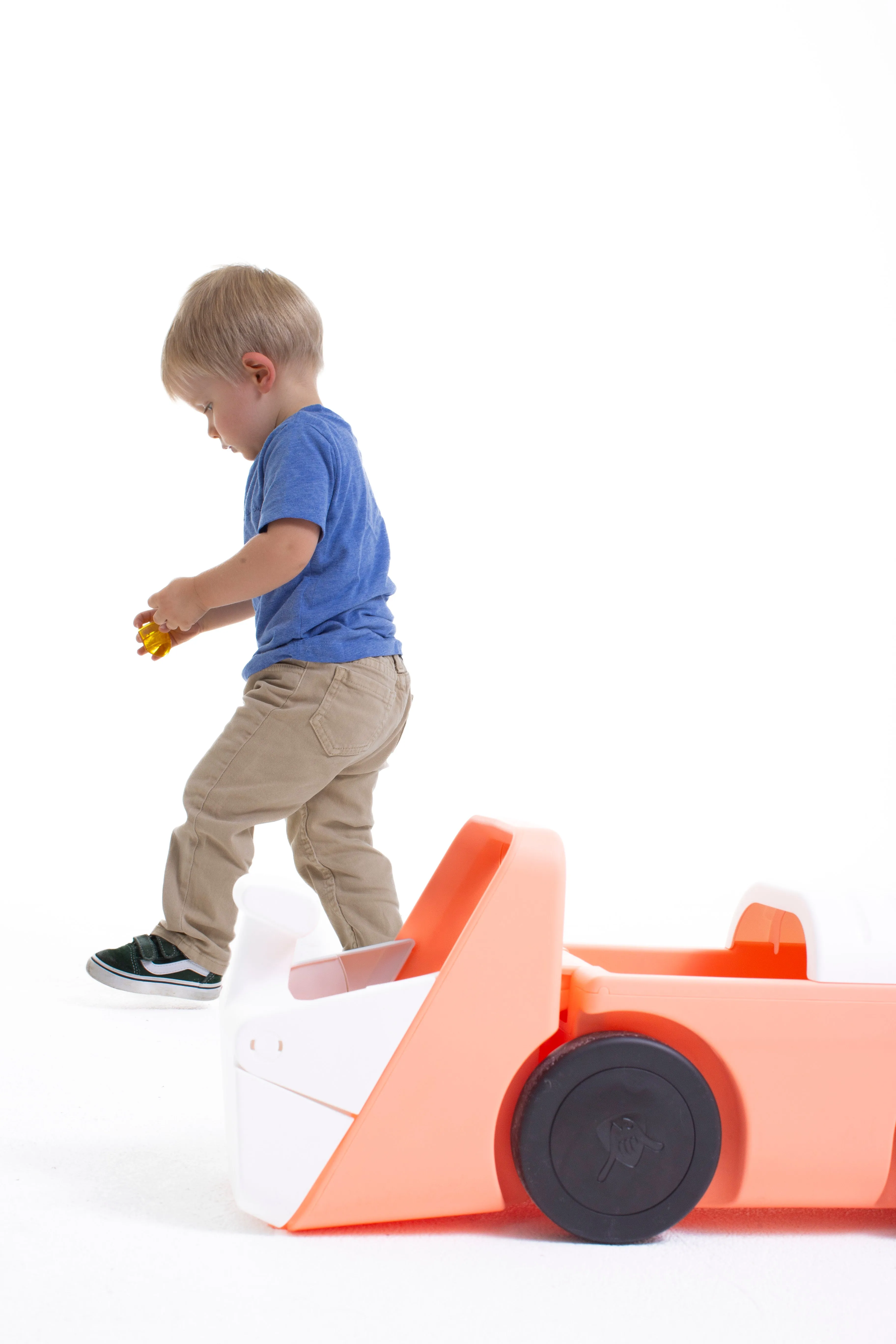 BLOCKIE - 4-wheel first ride-on that cleans up and carries all your toys