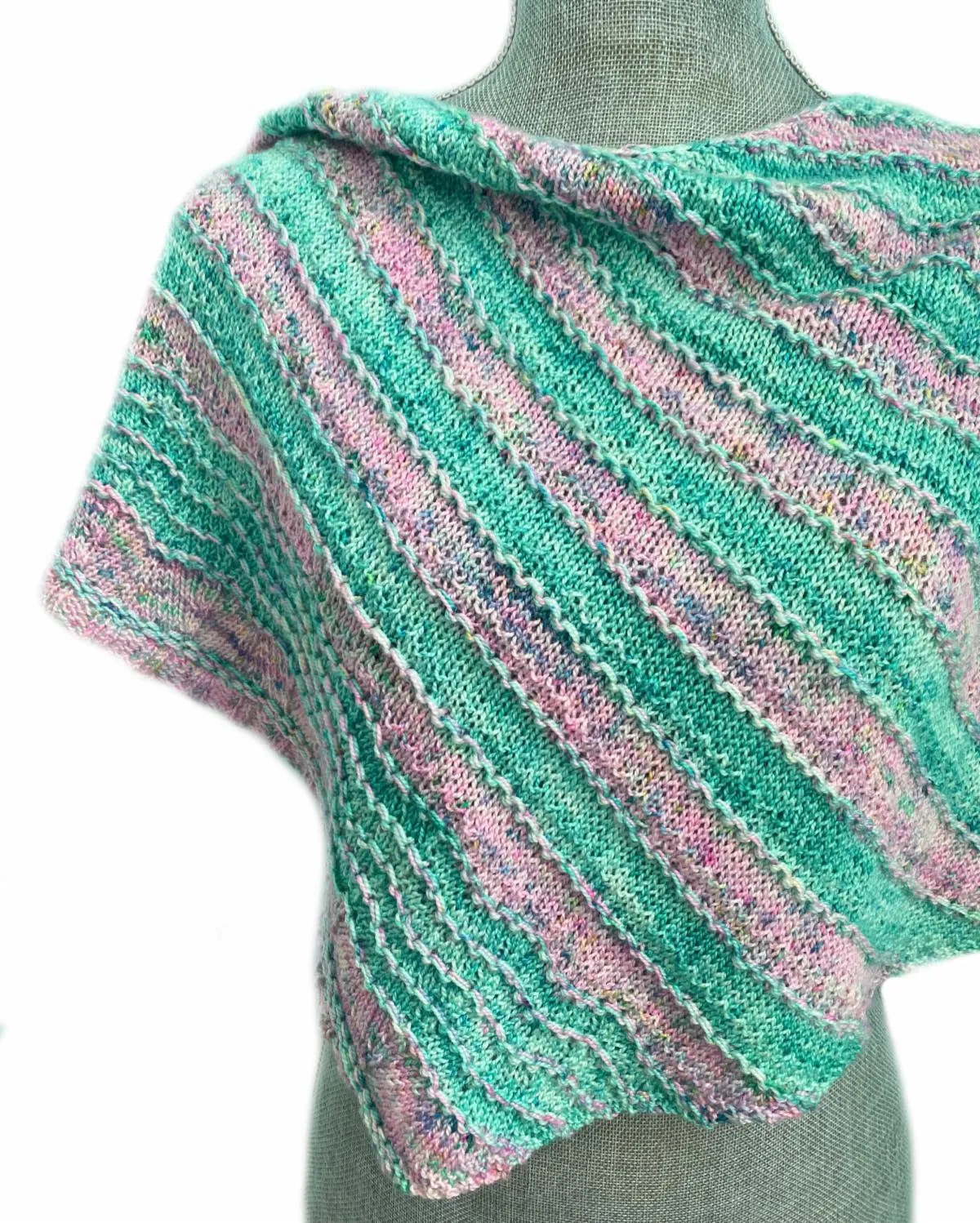 Casapinka's Ric Rac shawl  LYS 2022