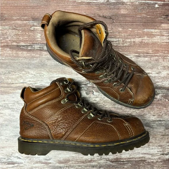 Dr. Martens | VGUC Doc Fynn Leather Boot, Size 10M 11L