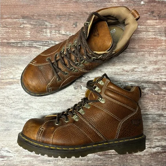 Dr. Martens | VGUC Doc Fynn Leather Boot, Size 10M 11L