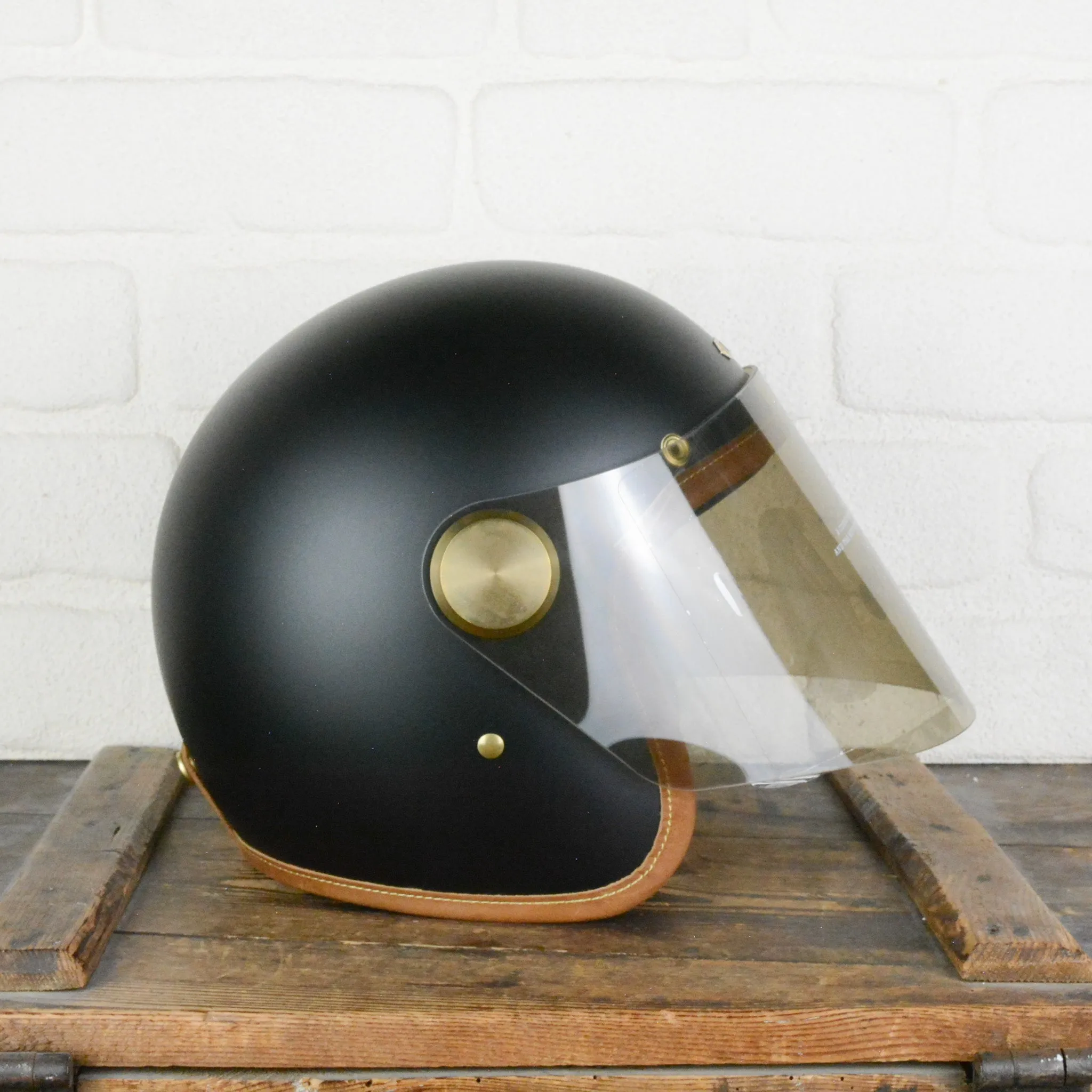 Epicurist Stable Black L ECE 22.05   desert smoke visor - Sample Sale 984