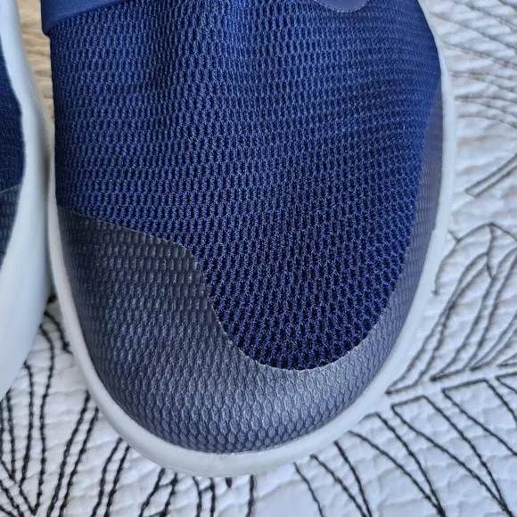 EUC OOFOS Men's OOmg Low Shoes Navy Blue Men 9.5