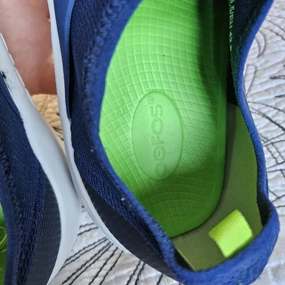 EUC OOFOS Men's OOmg Low Shoes Navy Blue Men 9.5