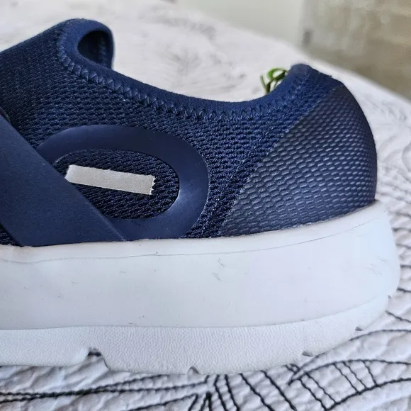 EUC OOFOS Men's OOmg Low Shoes Navy Blue Men 9.5