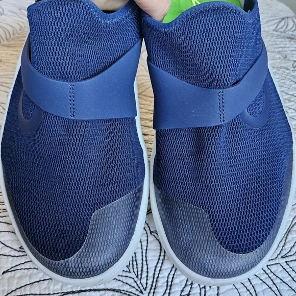 EUC OOFOS Men's OOmg Low Shoes Navy Blue Men 9.5