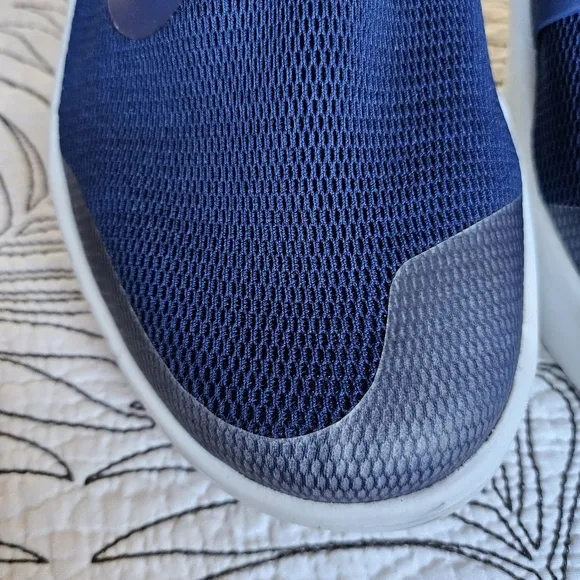 EUC OOFOS Men's OOmg Low Shoes Navy Blue Men 9.5
