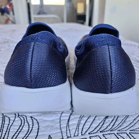 EUC OOFOS Men's OOmg Low Shoes Navy Blue Men 9.5