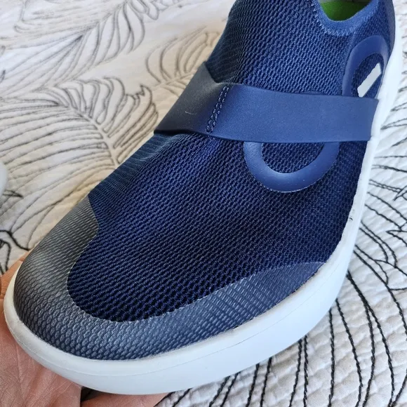 EUC OOFOS Men's OOmg Low Shoes Navy Blue Men 9.5