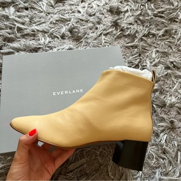 Everlane Italian Leather The Day Boot Ecru cream size 8