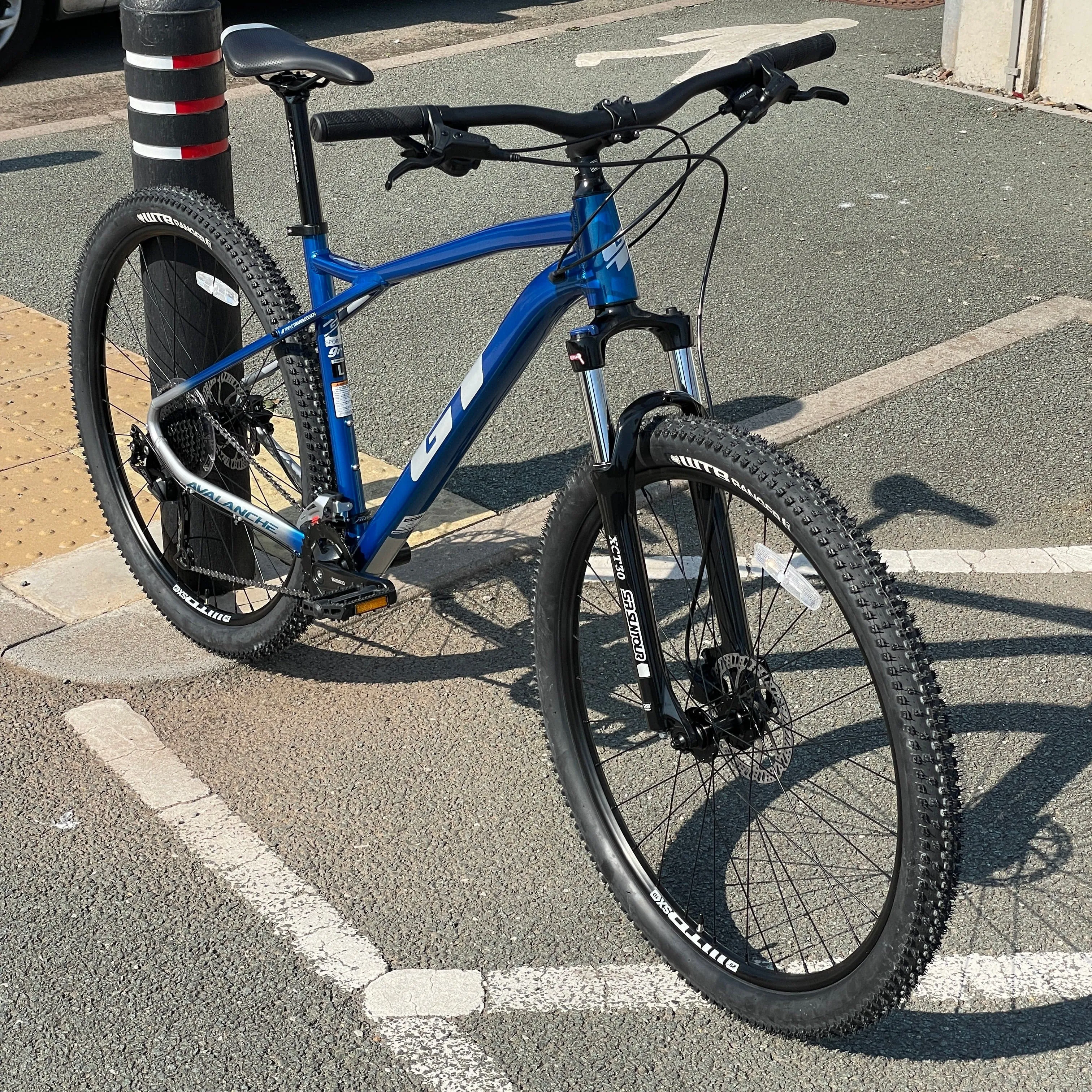 GT Avalanche Sport Mountain Bike Blue