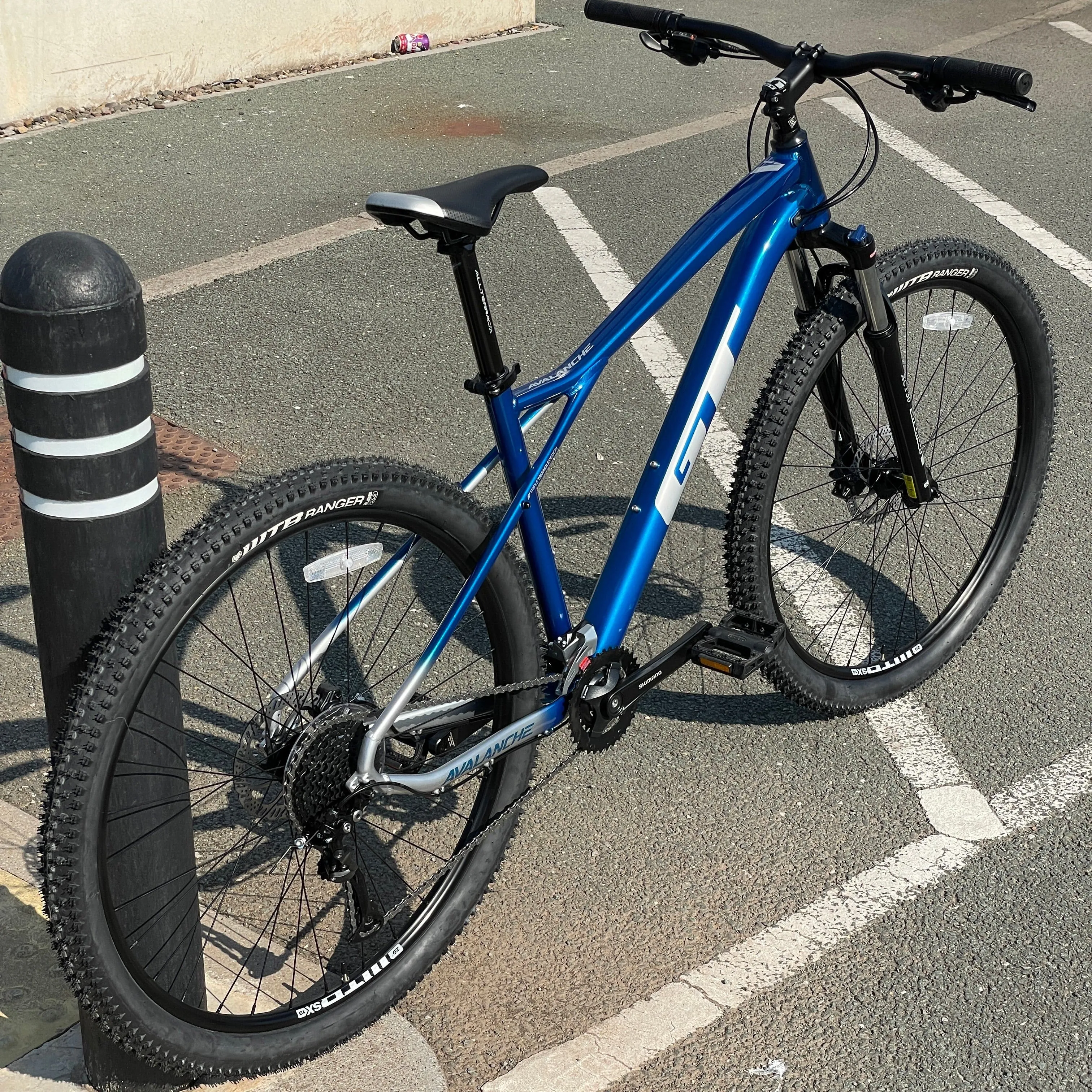 GT Avalanche Sport Mountain Bike Blue