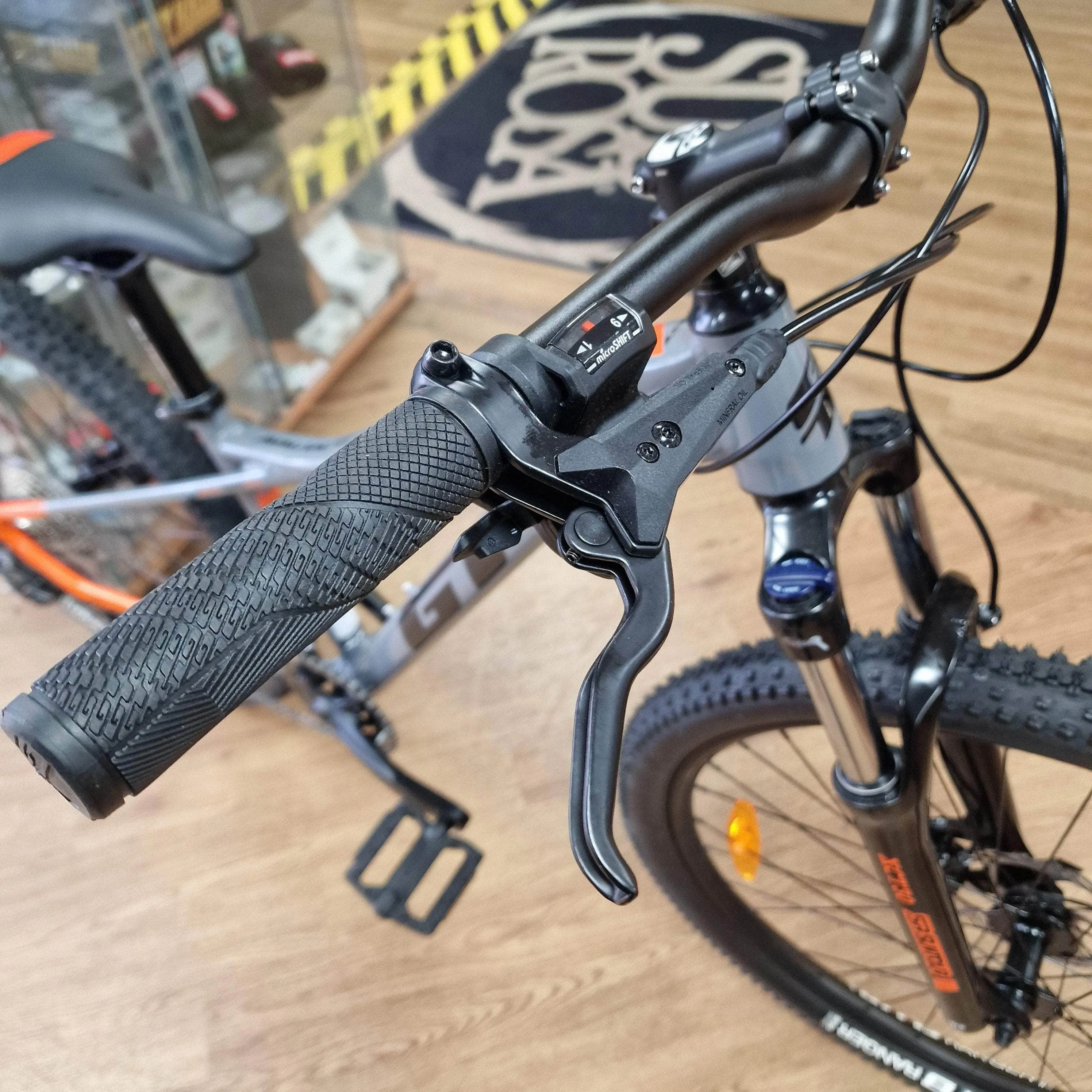 GT Avalanche Sport Mountain Bike Grey