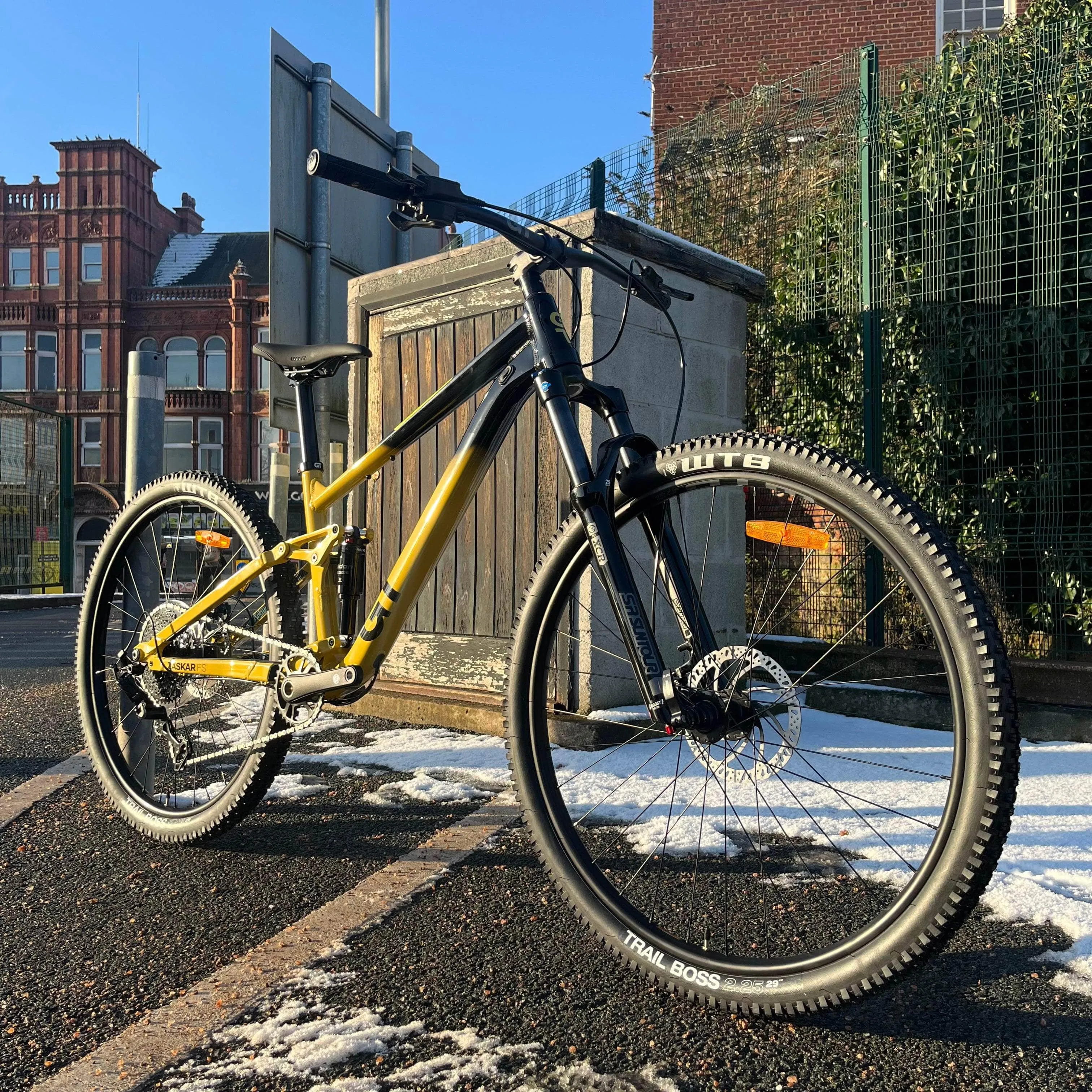 GT Zaskar FS Sport Full Suspension Mountain Bike GT Yellow