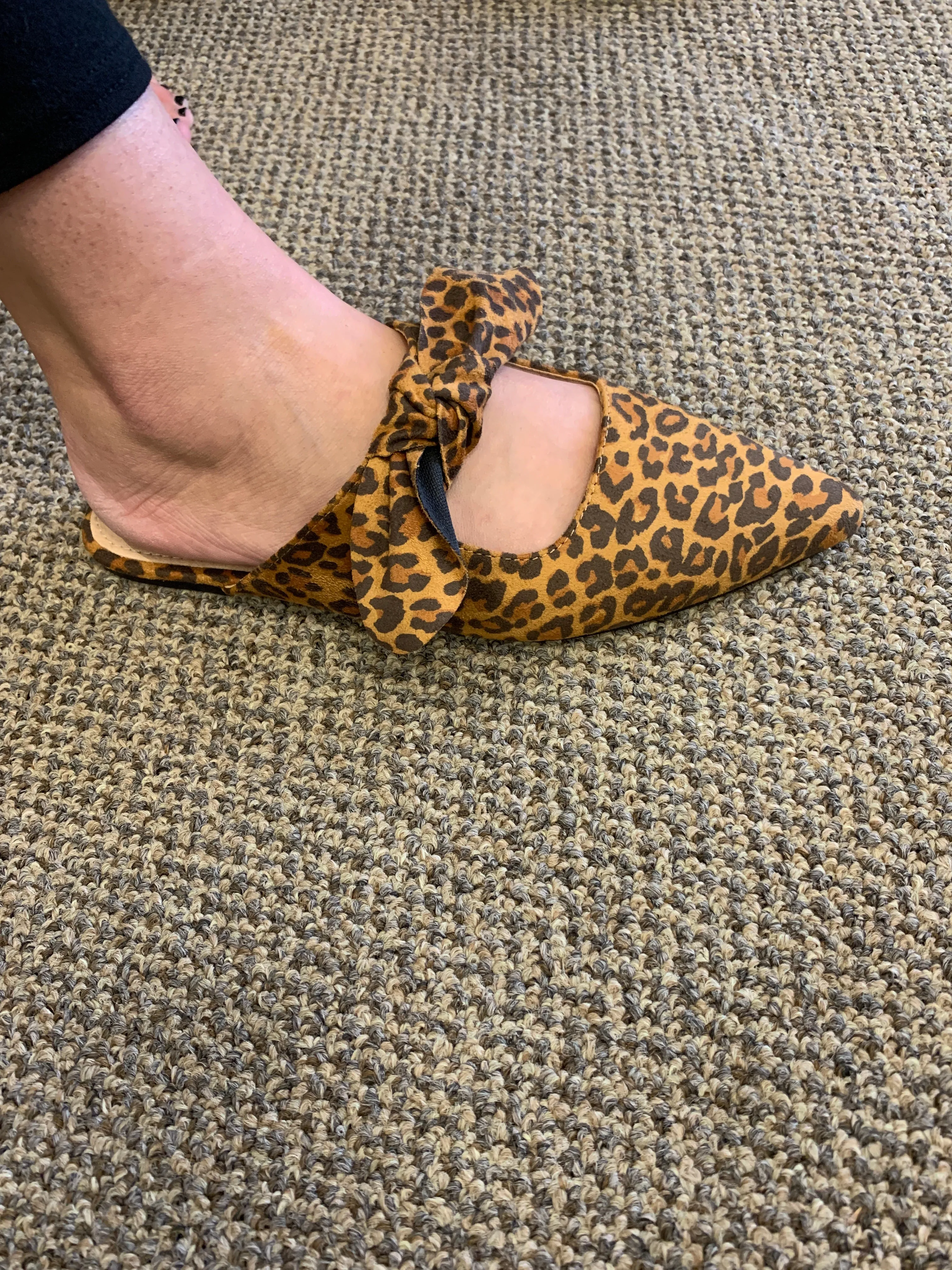 Leopard Bow Flat