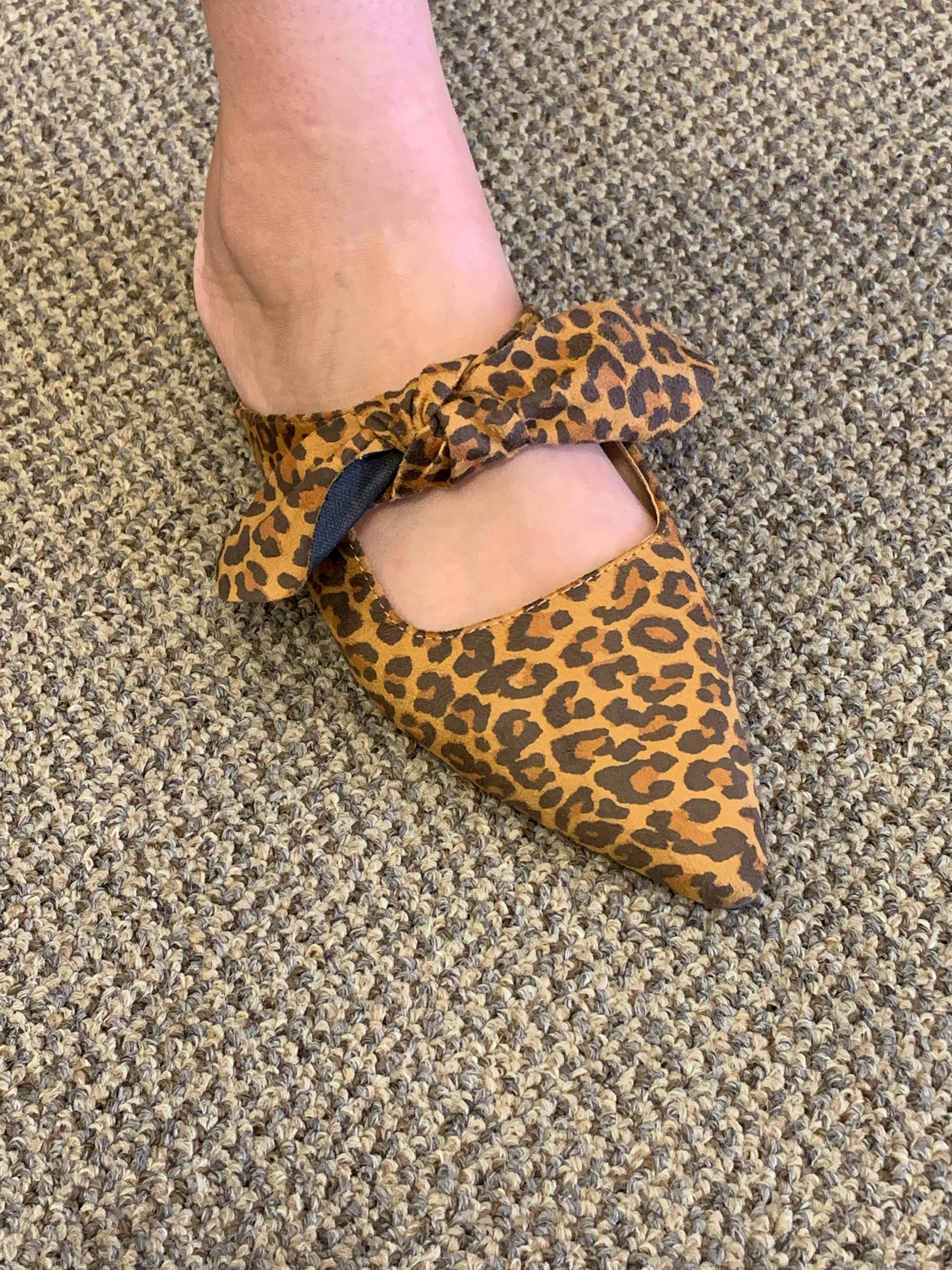 Leopard Bow Flat