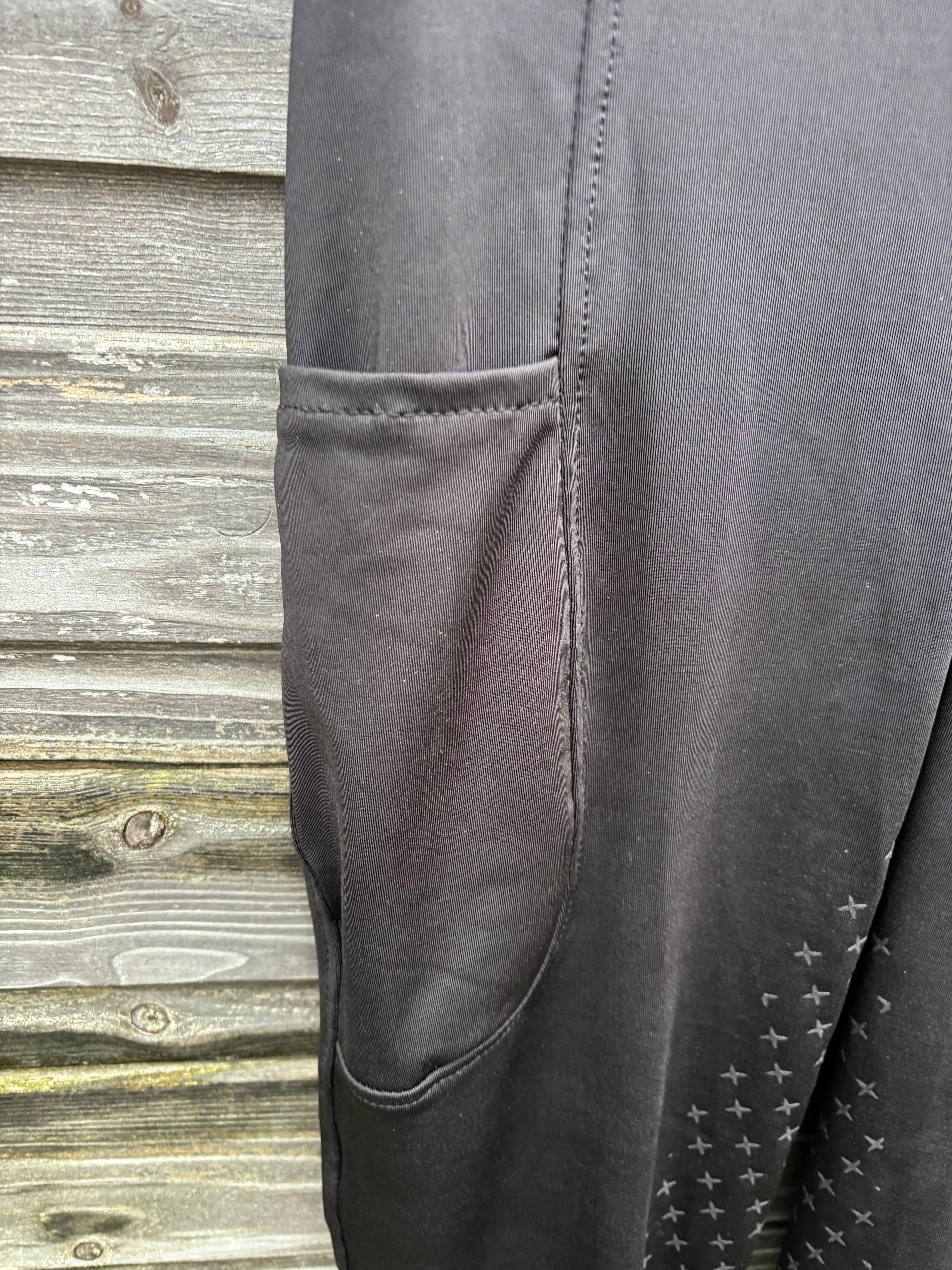 New John Whittaker riding leggings with full sticky seat ❣️