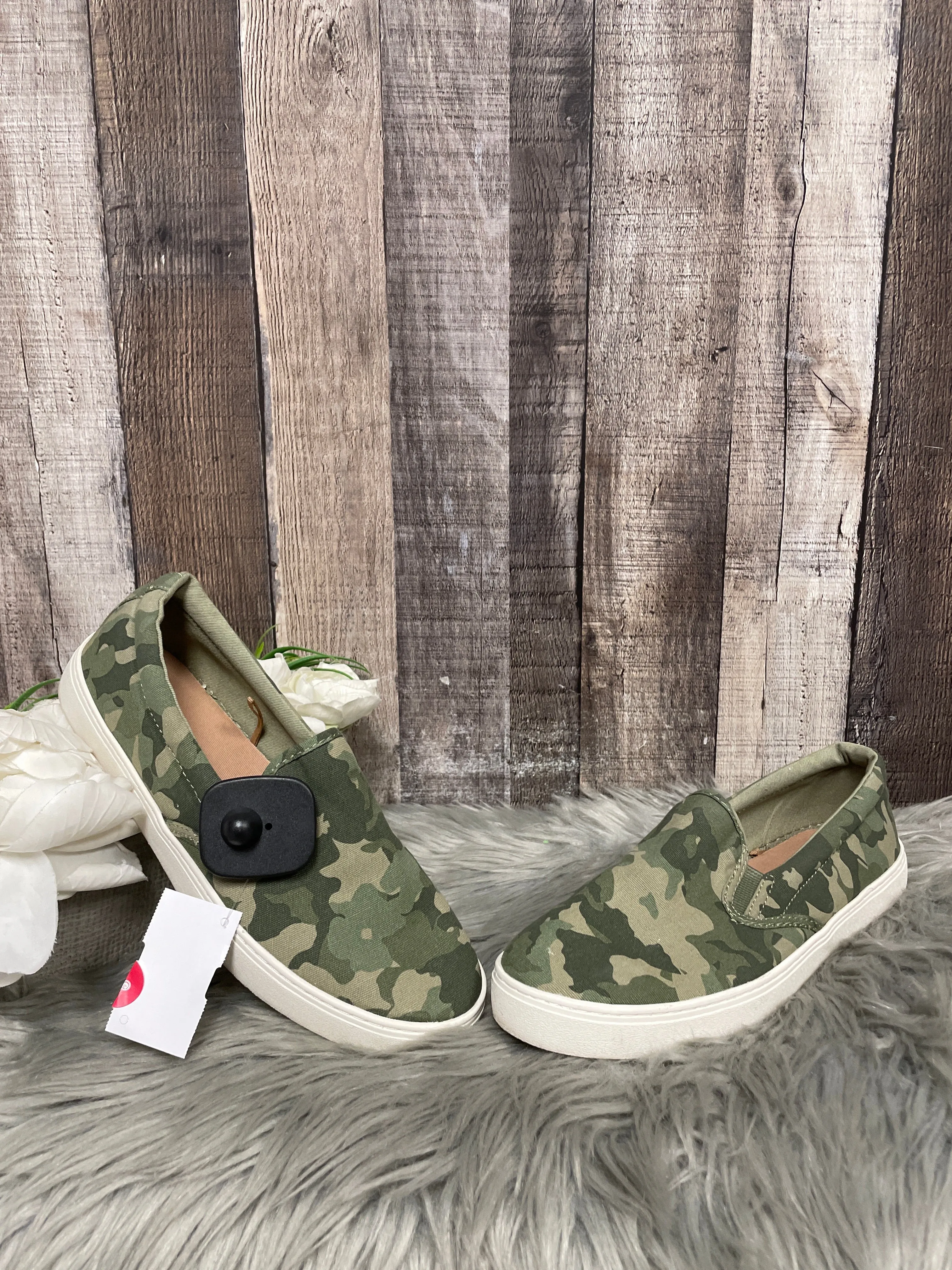 Shoes Sneakers By Old Navy In Camouflage Print, Size: 7