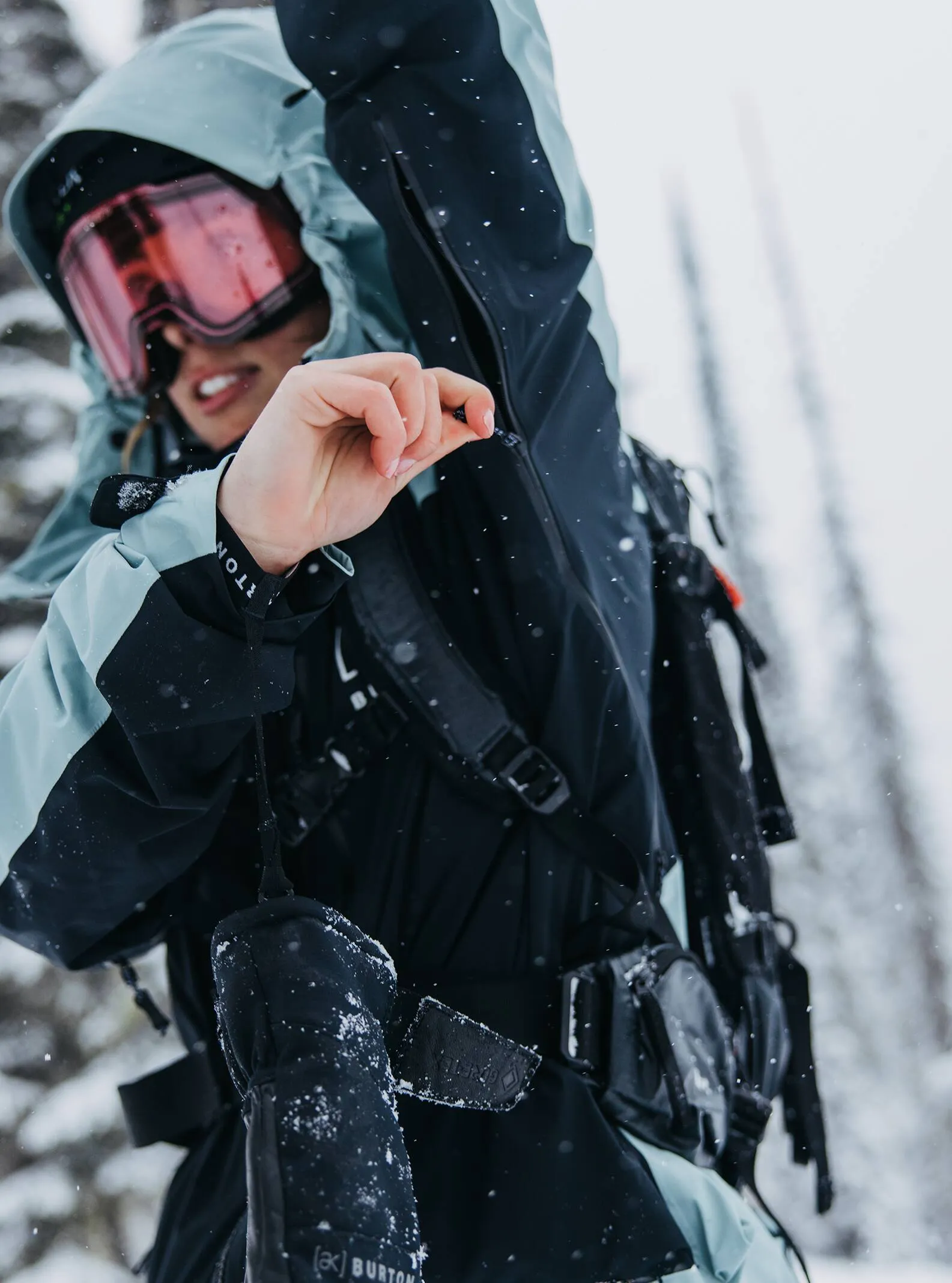 Women's [ak] Tuvak GORE-TEX C-KNIT 3L Snowboard Jacket